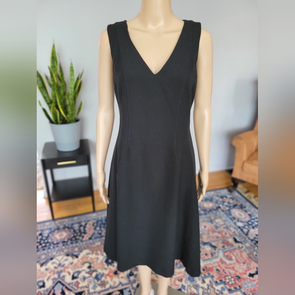 Banana Republic Black V-neck Sleeveless Dress, Size 10, Has Pockets! - Picture 5 of 7